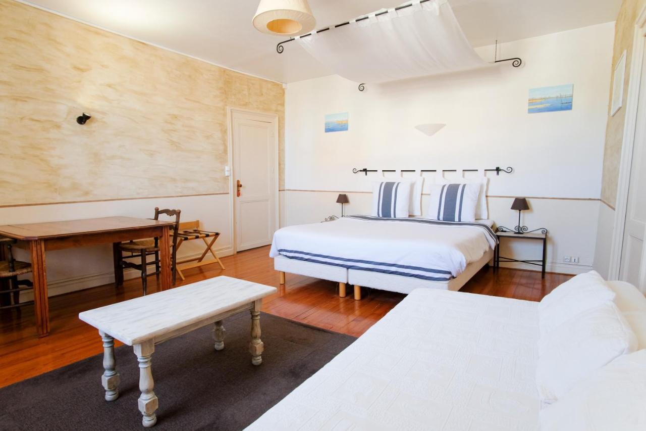 Les Gues Rivieres Bed and Breakfast Pujols  Buitenkant foto
