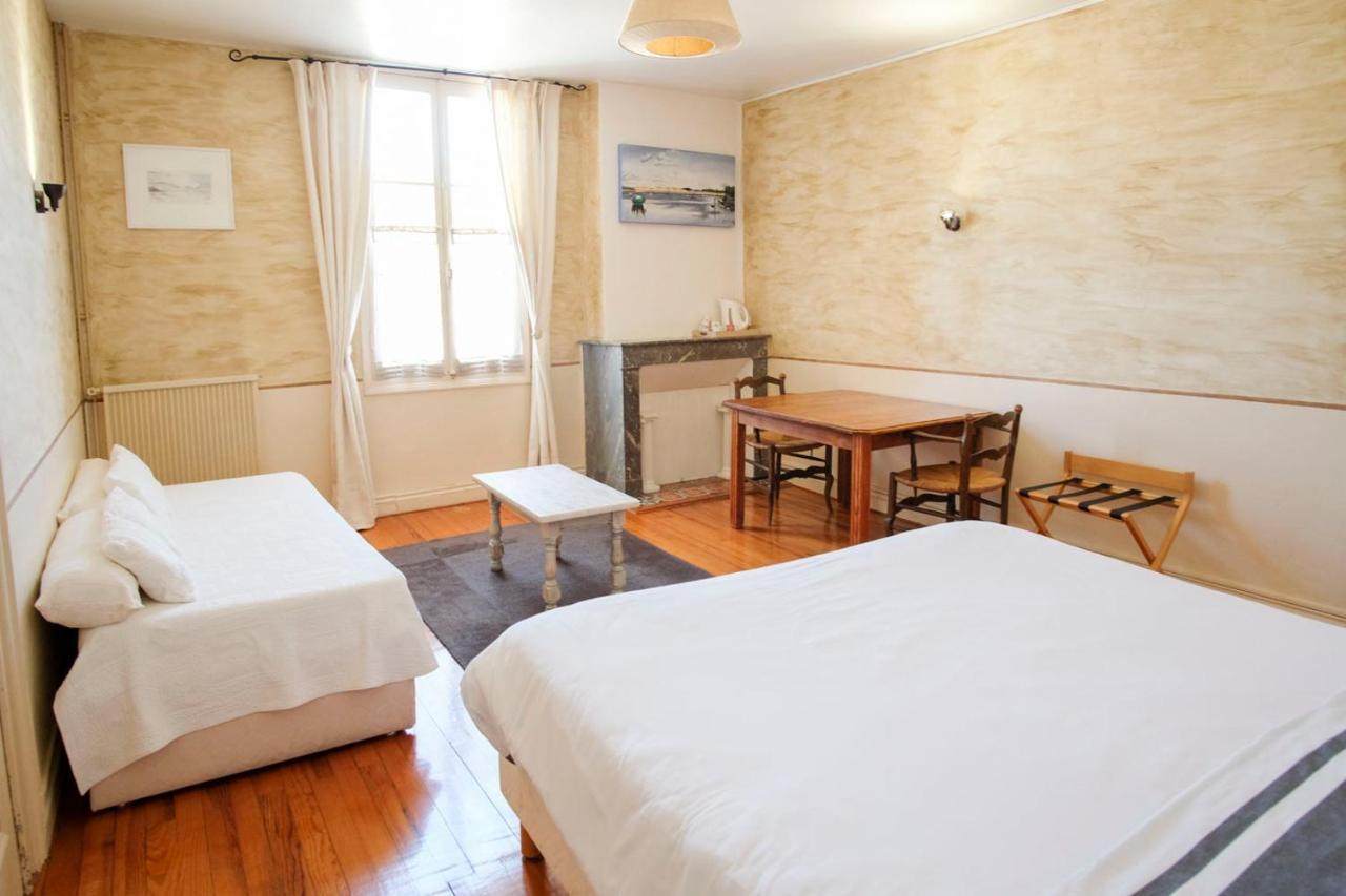 Les Gues Rivieres Bed and Breakfast Pujols  Buitenkant foto